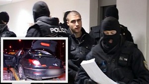 Šialený útok bejzbalkami. Dvojičky (21) zbili mladíka, rozbili auto