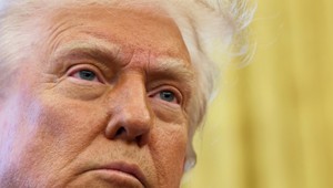 USA po týždni obnovuje vojenskú pomoc Ukrajine, oznámil Trump