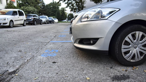 Konflikt na parkovisku prešiel do vyhrážok: Muž namieril na druhého detskú pištoľ