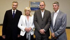 Rozhádaná opozícia hľadá šéfa ÚVO, Ficovi dochádza trpezlivosť