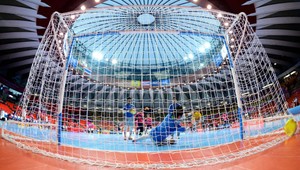 Pekne si ich vypapal! Prefíkaný futsalista a jeho citlivý priamy kop!