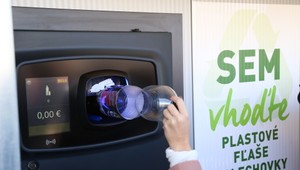 Zálohovací systém PET fliaš spustený. Majitelia menších potravín majú obavy