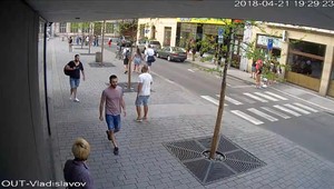 Holandský minister zahraničia sa za útok ich občanov v Prahe hanbí. Padli už aj prvé tresty