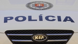 Troch mužov zadržali za podvody s DPH