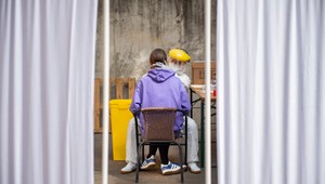 Slovensko začalo testovať novou metódou. Ukáže, či niekto už prekonal koronavírus