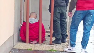 Zadržanie ako z filmu: Hľadaného muža spoznal policajt v civile, útek mu nevyšiel