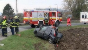 Pri dopravnej nehode neďaleko Tlmáč zomreli otec s dcérou