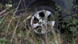 Deti pri opustenom havarovanom aute: Podozrivého muža prepustili