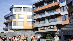 Fico by mal zostať v Bonaparte. Dépeháčkarsky brloh ho dokonale reprezentuje