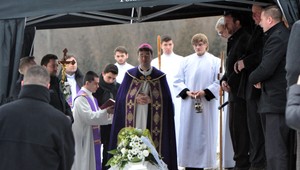 Biskup Forgáč vyzval na pohrebe Martiny Kušnírovej vládu na odchod