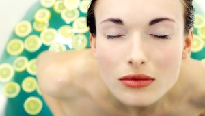 Teplá voda s citrónom je zázračný životabudič!