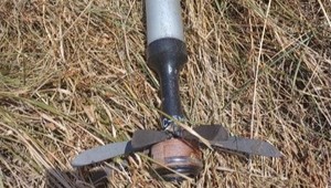 Obmedzenie na D2: Za krajnicou našli zrejme výbušninu