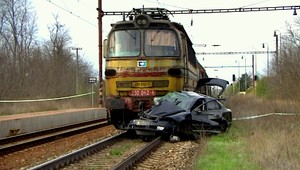 Hrôza! Z auta vyskočili pred vlakom, tínedžerka (†16) nestihla...