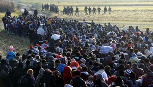 Slovinci žiadajú Úniu o pomoc, s migrantmi budú pomáhať policajti