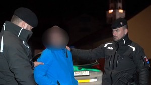 Daniel (36) vyčíňal s nožom medzi autami. Oslavovať Štefana sa mu tentokrát nevyplatilo