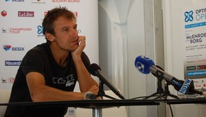 Wilander po páde s vnútorným krvácaním, od kamier si oddýchne