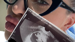 Ako jej to mohla spraviť? Celebritu napálila vlastná matka, prezradila dátum narodenia aj MENO jej synčeka!