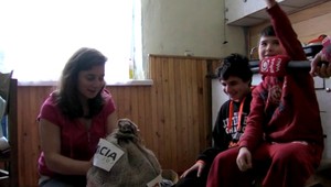 Deti bez matky. Nadácia TV JOJ vyčarila trom súrodencom úsmev na tvárach