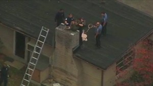 Zlodej (16) sa zahral na Santa Clausa. Komín ho však zastavil