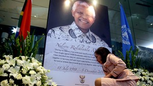 Prejav úcty. Nelsona Mandelu (†95) vystavili