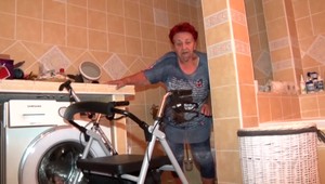 Pani Mária sa ledva dostane do kúpeľne. Štát usúdil, že na príspevok nemá nárok