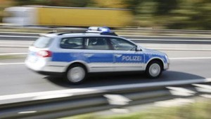 Policajti musia evakuovať 4200 ľudí. Na stavenisku našli bombu