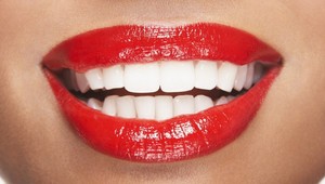 Poznáte metódu oil pulling? Vybieli vám zuby, vylepší pleť a zmierni migrénu