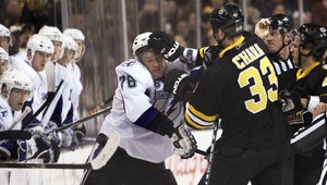 Chára strieľa, prihráva i zametá