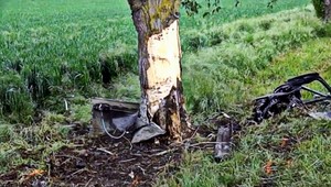 Tretia nehoda na rovnakom úseku, všetky autá končia v strome