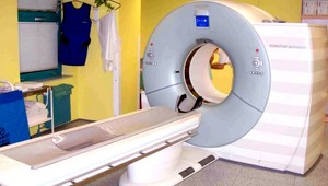 Kauza nákupu CT pokračuje, obvineniu čelí osem ľudí