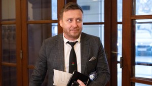 Vláda schválila utajený materiál Kotlára. Nový posudok spochybňuje jeho tvrdenia