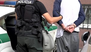 Muž mal dlhé mesiace týrať staršieho Rakúšana, zodpovedať sa bude pred súdom