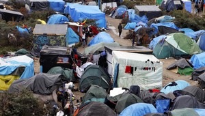 Nemecká polícia zadržala extrémistov plánujúcich útoky na utečenecké centrá