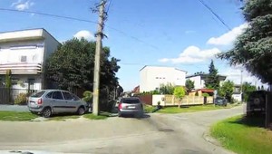 Podgurážený muž v protismere brázdil ulice Nesvád. Na rováši mal toho ešte oveľa viac