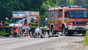 Tragédia na ceste: Auto zachytilo rodinu na bicykloch. Matka náraz neprežila, chlapec bojuje o život