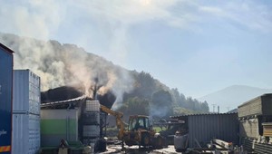 Požiar úplne zničil výrobnú halu. Škody sa vyšplhali na viac ako 600-tisíc eur