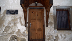 Dvojica v kuklách napadla farára priamo na fare. Obyvatelia nechápu, aký by mohli mať útočníci motív