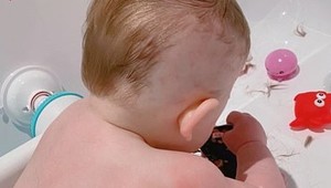 Prečo mu to spravila?! Speváčka úplne príšerne ostrihala synčeka!