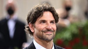Iná, než aké mal doteraz. Bradley Cooper randí s TOUTO ženou!