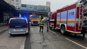 V bratislavskej Rači je obmedzená doprava pre zaseknuté vozidlo