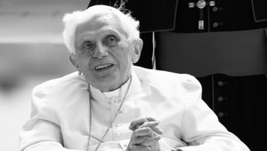 ONLINE: Vo Vatikáne sa rozlúčili s emeritným pápežom Benediktom XVI.