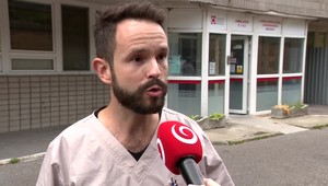 Je veľmi pravdepodobné, že sa vrátime k noseniu respirátorov, hovorí infektológ Peter Sabaka