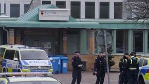 Streľba v škole: Mŕtvych je 11 osôb, školu evakuovali