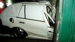 Pri Piešťanoch vpálilo auto do kamiónu, jeden zranený