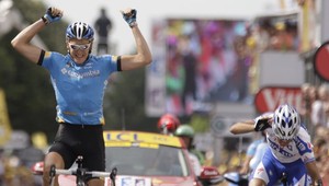 V žltom zostáva Sastré, po Schleckovcoch idú colníci