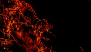 Svadobčanov nerozhodil ani mohutný požiar. Neuveríte, ČOMU sa počas neho venovali!