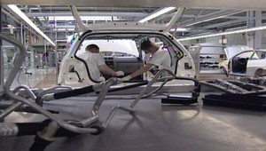 Zamestnanci okradli automobilku o vyše 200 tisíc €