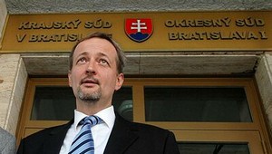 Lexa chce odovzdať pas, do zahraničia neujde