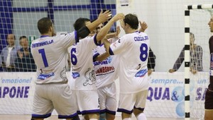 Futsalová papanica. Super kombinácia a lišiacka pätička medzi brankárove nohy!