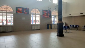 FOTO: Na bratislavskej vlakovej stanici otvorili novú čakáreň. Stála viac ako 800 tisíc eur